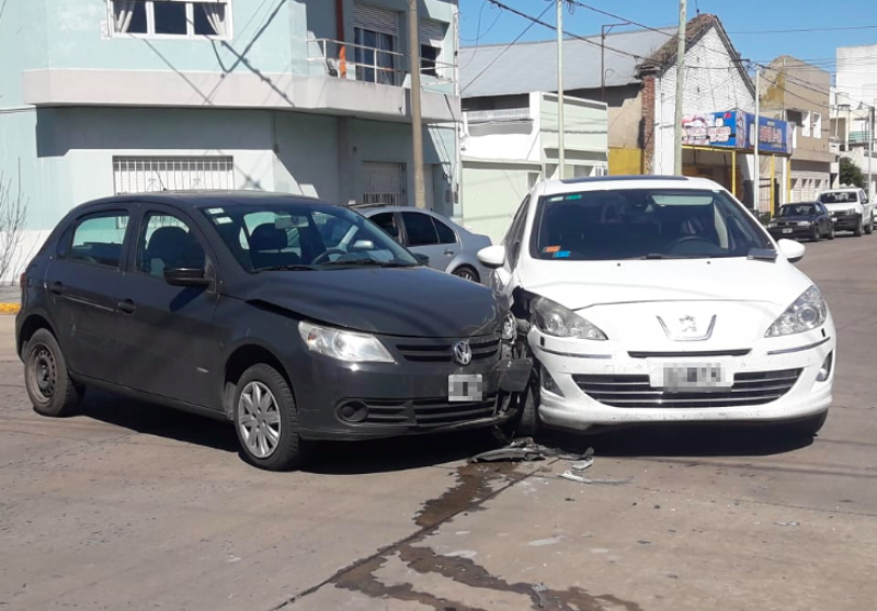 Fuerte Choque Entre Dos Autos En Belgrano Y 9 De Julio Canal Verte 8885